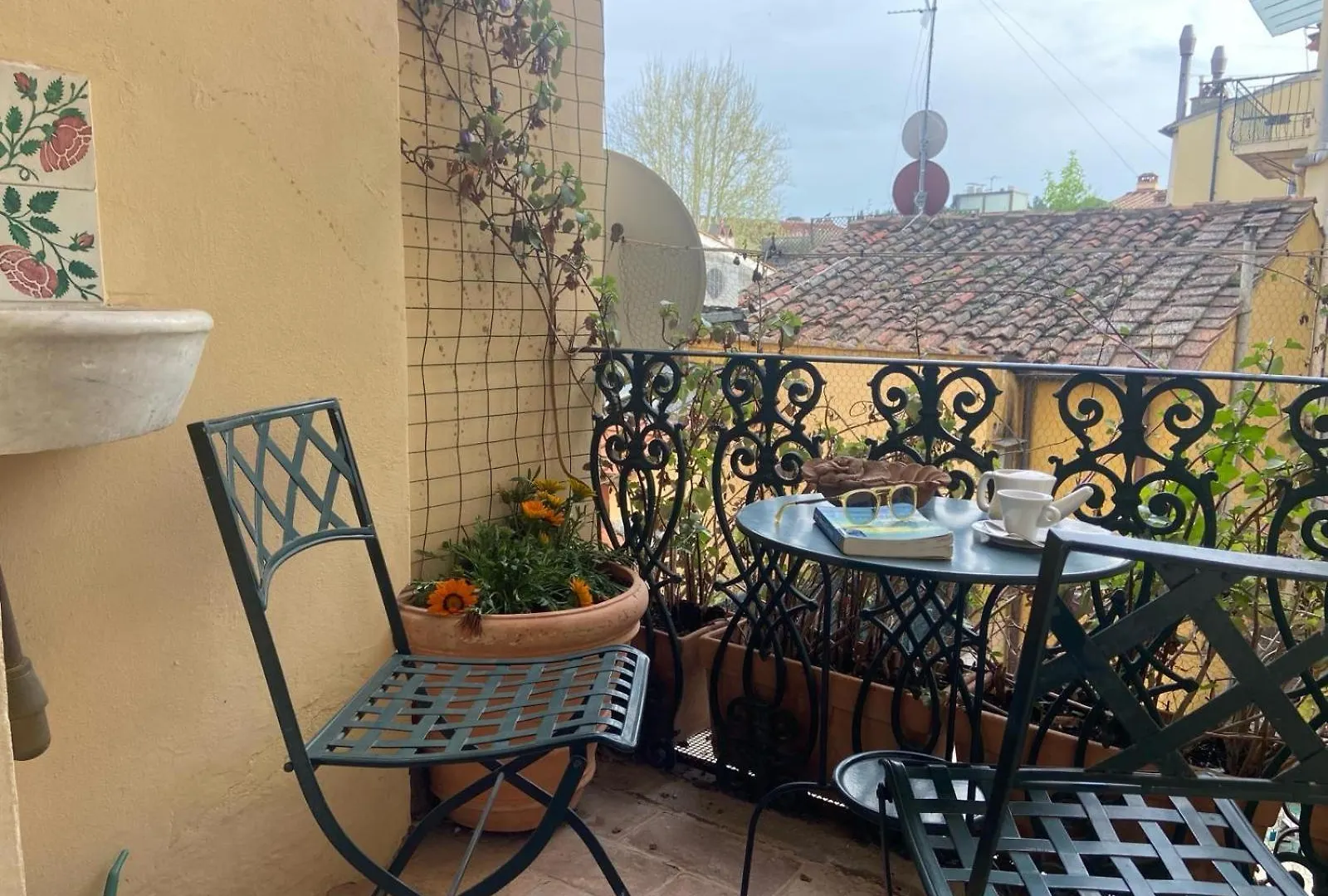 Relax Like Home, Piazza Santa Croce, Florence With Balcony 아파트