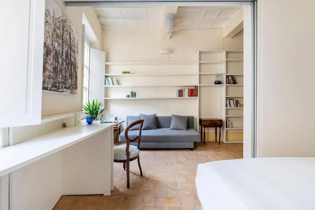 Relax Like Home, Piazza Santa Croce, Florence With Balcony 0*,