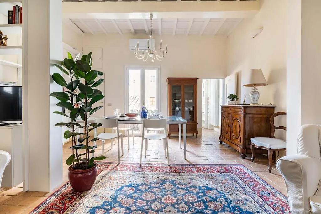 Relax Like Home, Piazza Santa Croce, Florence With Balcony Italy