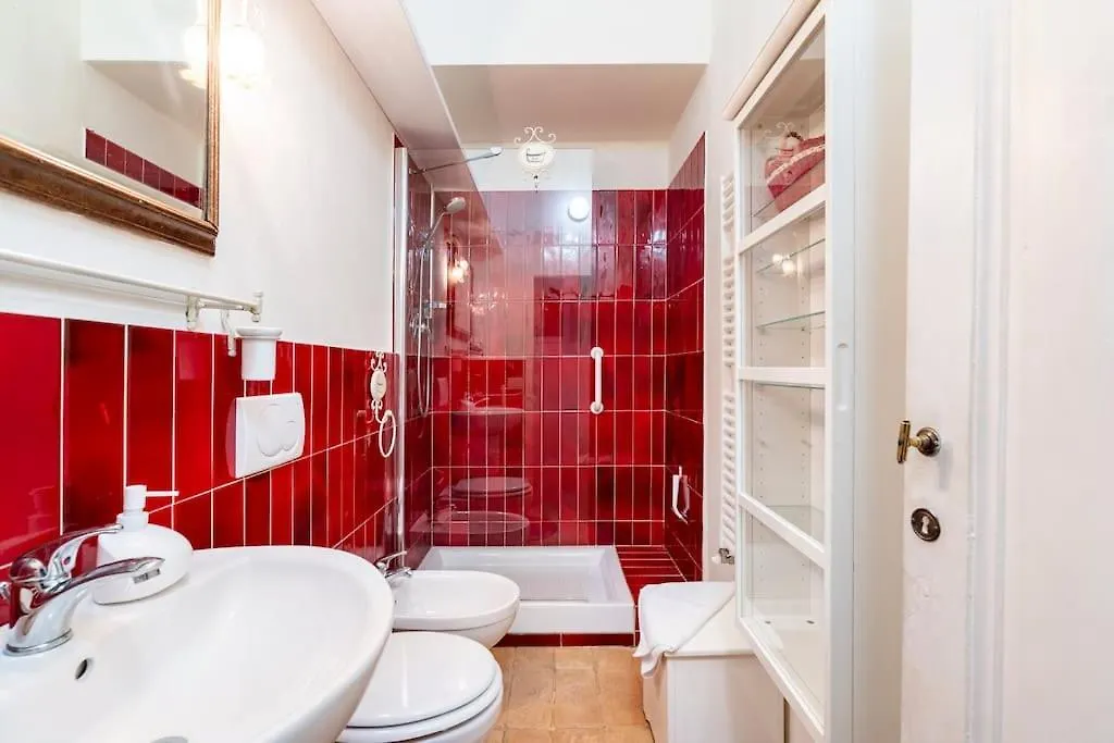 Relax Like Home, Piazza Santa Croce, Florence With Balcony Apartment