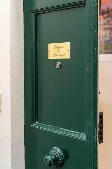 Apartment Relax Like Home, Piazza Santa Croce, Florence With Balcony Italy