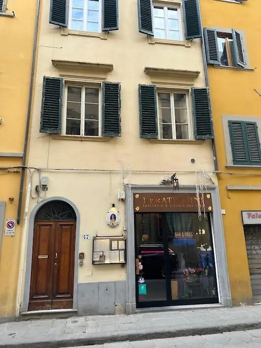 Relax Like Home, Piazza Santa Croce, Florence With Balcony Italy