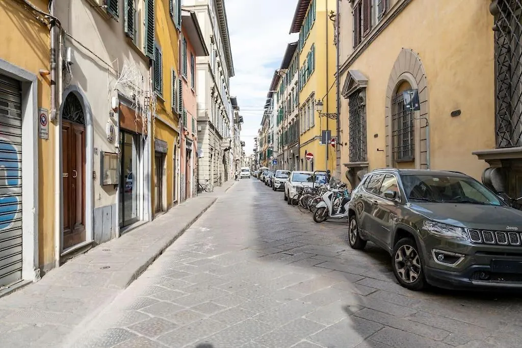 Relax Like Home, Piazza Santa Croce, Florence With Balcony Apartment
